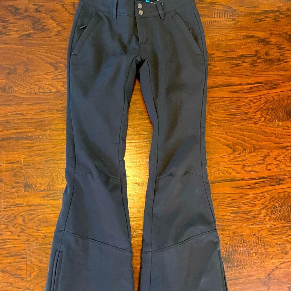 Womens size 6 Columbia black ski pants, new with tags
